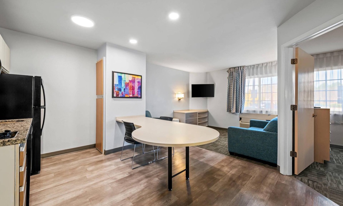 Greensboro Hotel | MainStay Suites Greensboro