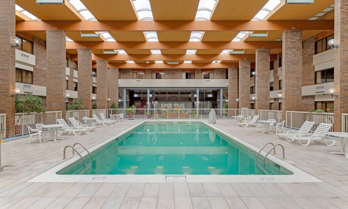 Lansing Hotel | MainStay Suites Lansing West