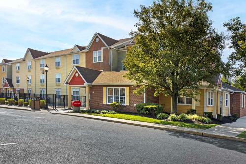 Mount Laurel Hotel | MainStay Suites Mt Laurel - Philadelphia