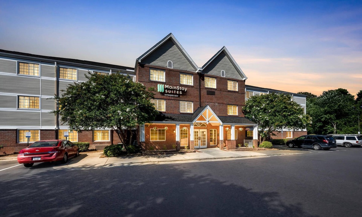 Northeast Raleigh Hotel | MainStay Suites Raleigh North