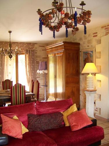 Sainte-Colombe-en-Bruilhois House | Maison d'artiste