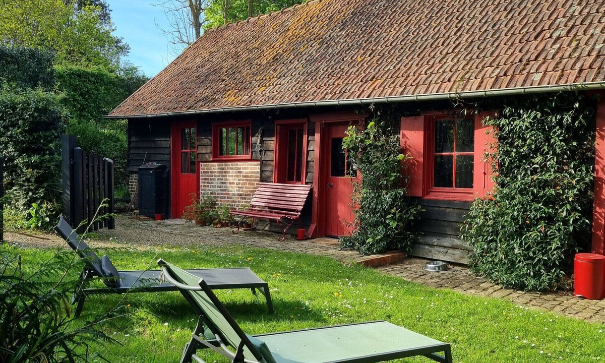 Sainte-Marguerite-sur-Mer Ski Chalet | Maison Rouge