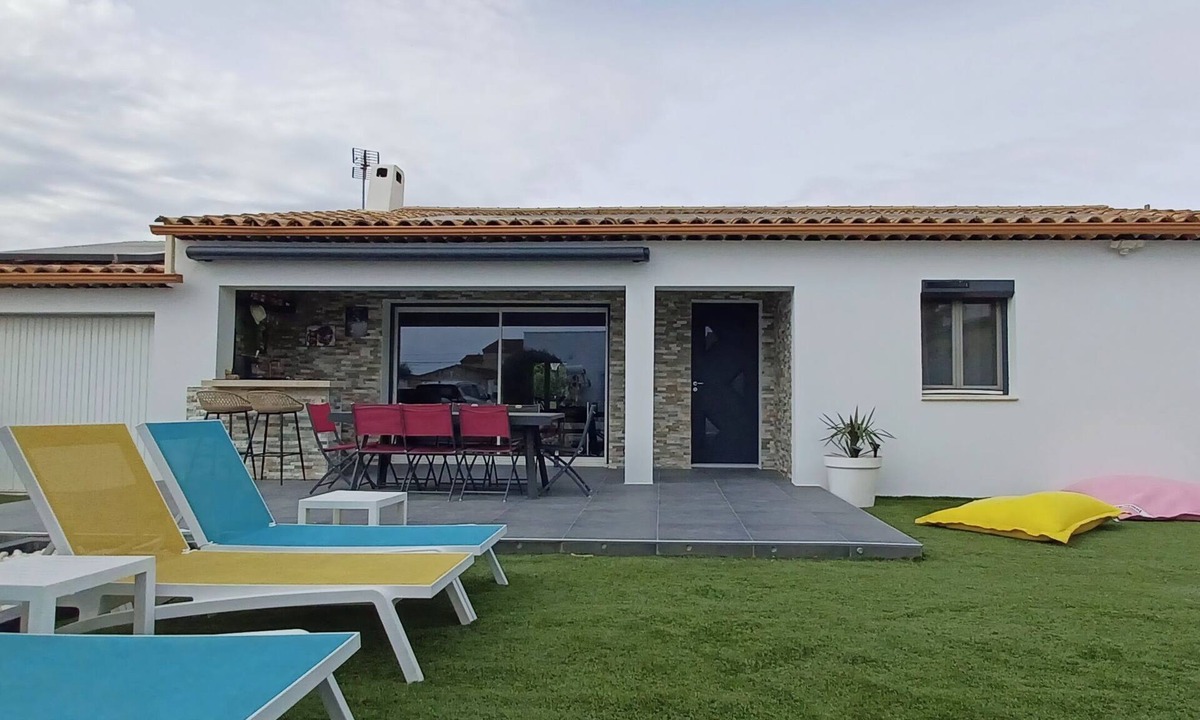 Marignane House | Maison à 2 Minutes des Plages. Piscine/terrain de Pétanque/vélos à Disposition