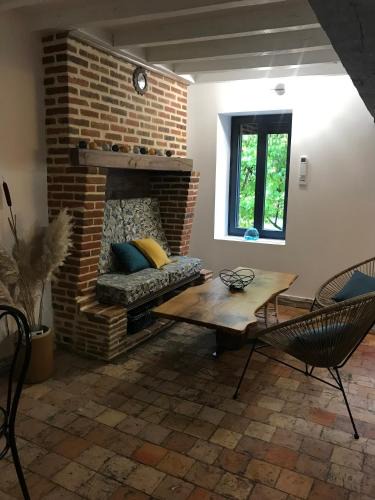 La Chapelle-dʼAngillon House | Maison à la Campagne