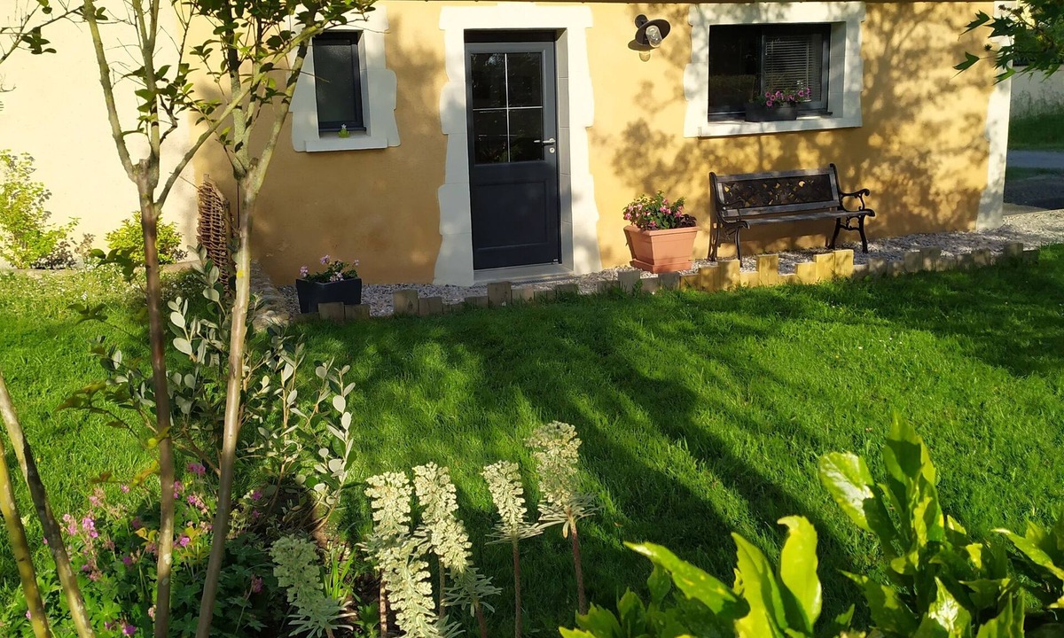 Monce-en-Belin House | Maison à la Campagne "des Anes et des Fleurs"