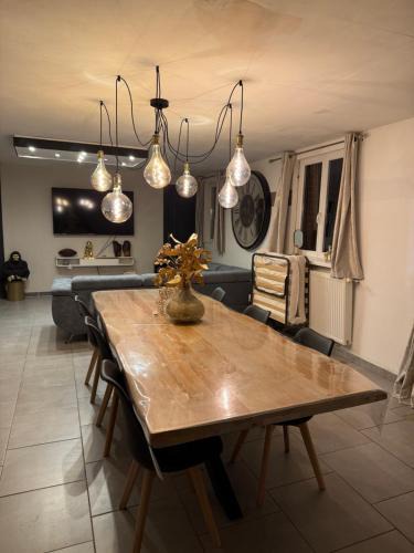 Mecquignies House | Maison à la campagne