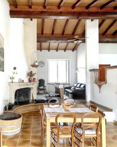 Laprade House | Maison élégante à Villalier avec Jacuzzi