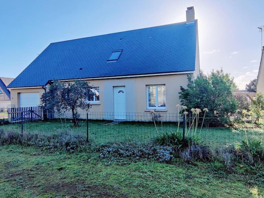 Saint-Germain-sur-Ay House | Maison a 400 m de la mer