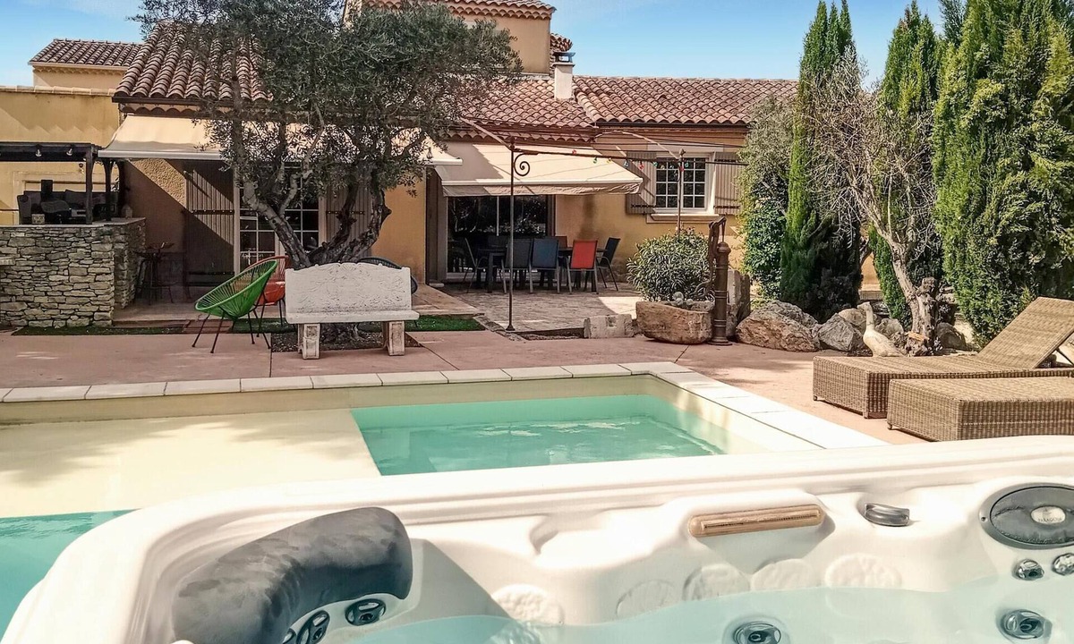 Entraigues-sur-la-Sorgue House | Maison avec piscine privée