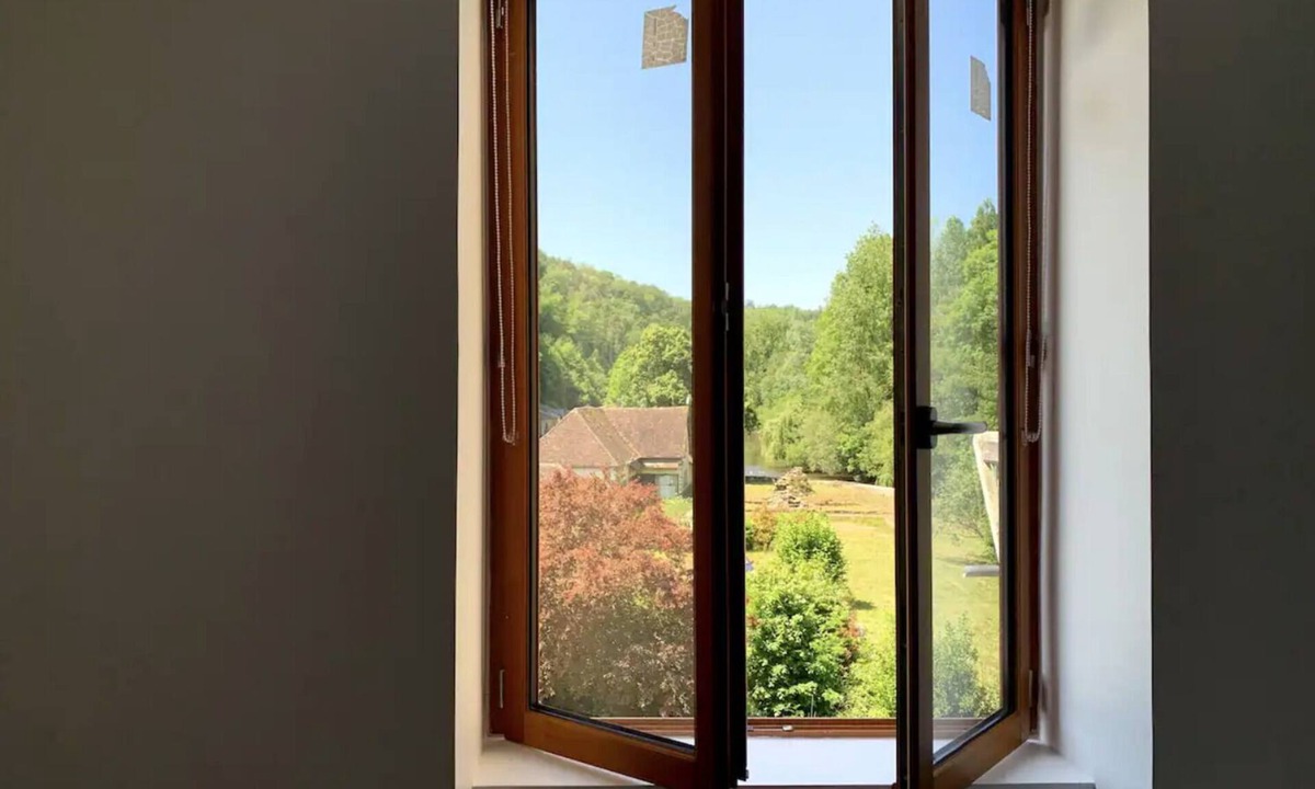 Saint-Leonard-des-Bois Villa | Maison au Bord de la Rivière