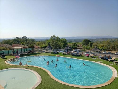 Grospierres House | Maison accueillante avec jardin et piscine partagée à Grospierres