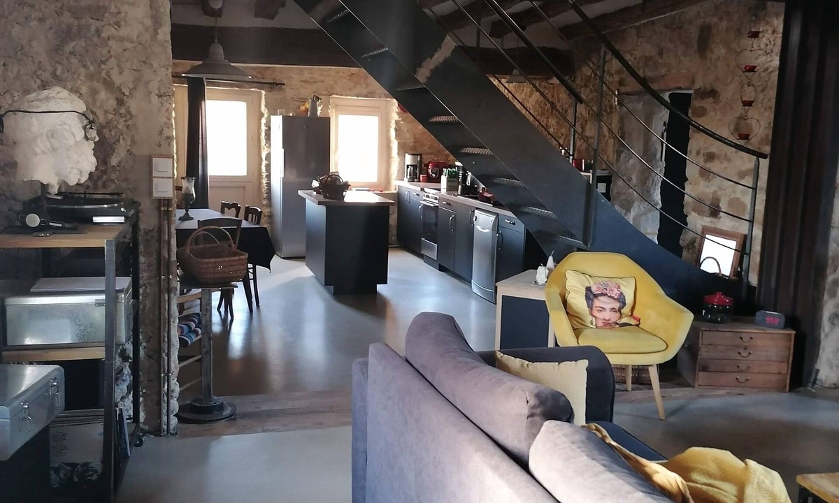 Soulaire-et-Bourg House | Maison Ancienne au Calme