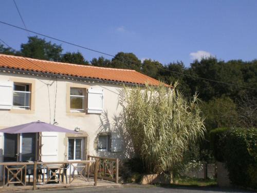 La Gaubretiere House | Maison ancienne rénovée avec terrasses, jusqu'à 6 personnes, La Gaubretière - FR-1-426-154
