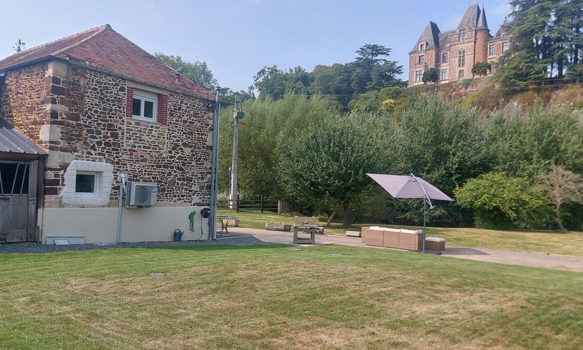 Serans House | Maison au Bord de L'orne Dans un Cadre Verdoyant