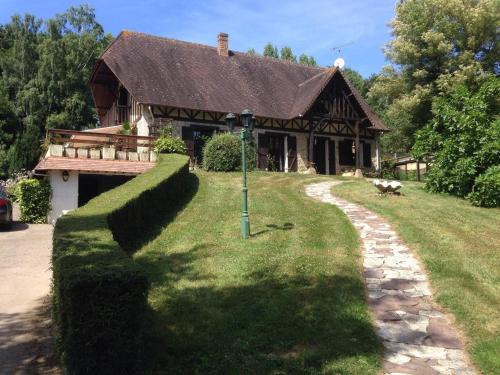 Saint-Pierre-de-Bailleul House | Maison au calme à la campagne