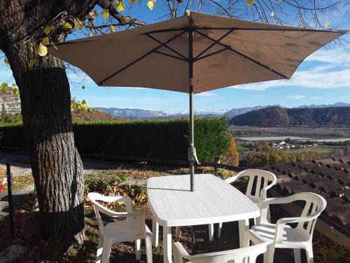 Antonaves House | Maison au tilleul