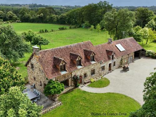 Ceauce House | Maison authentique près d'un étang avec animaux acceptés, linge et ménage inclus - FR-1-497-142