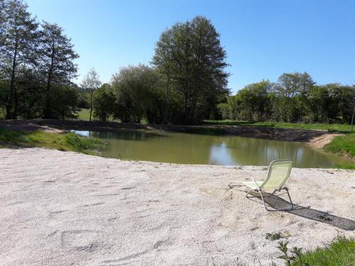 Neauphe-sous-Essai House | Maison avec plan d'eau