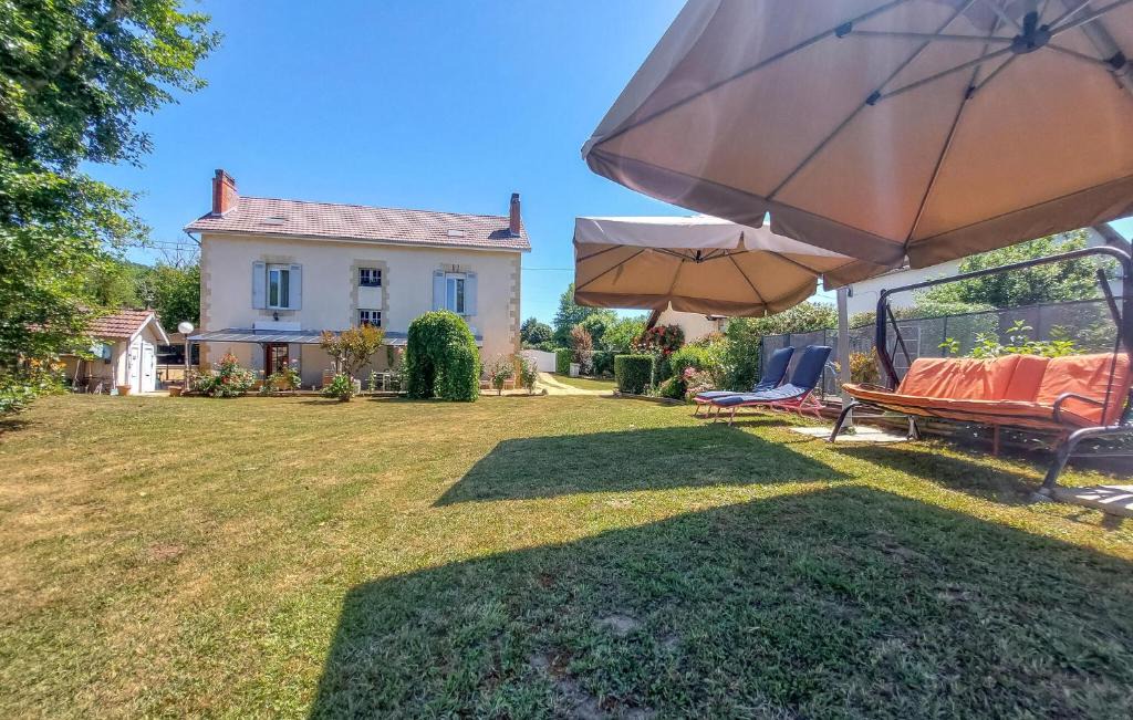 Couze-et-Saint-Front House | Maison Avec Piscine Et Rivière