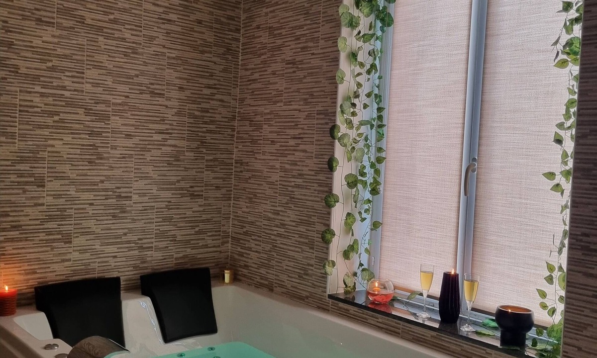 Croix House | Maison Avec Jacuzzi