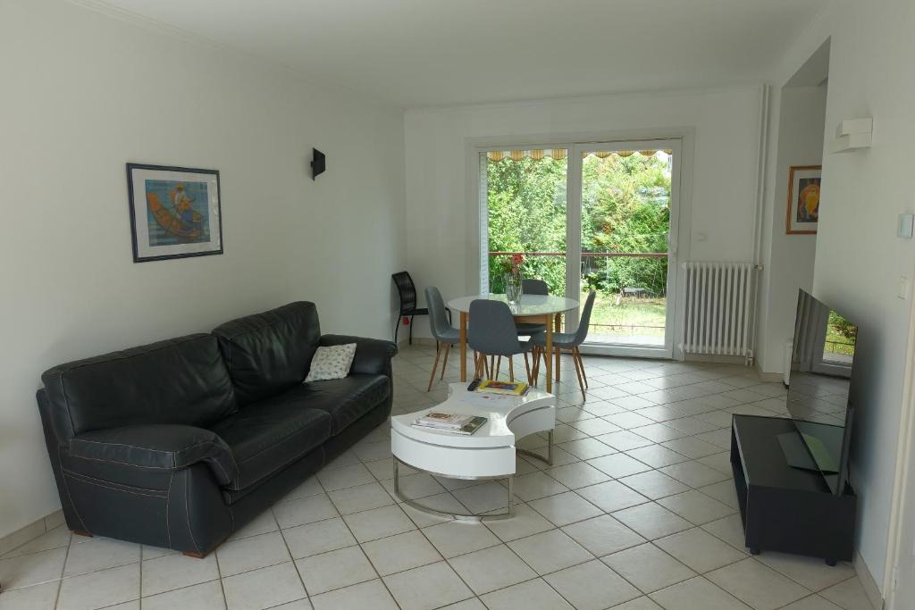 Quartier Beauregard-Boufflers-Buthegnemont-Boudonville Villa | Maison avec jardin au centre de Nancy avec borne de recharge voiture électrique