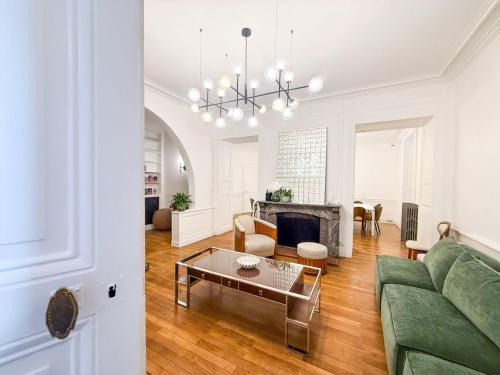 Le Mans House | Maison avec parking, proche centre - 15 pers. - FR-1-410-494