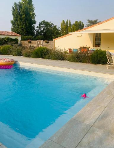 Chasnais House | Maison avec piscine , à 20min de l'océan