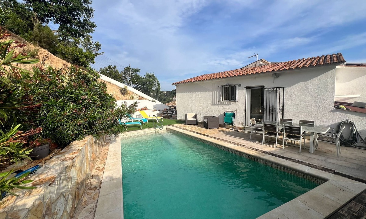 Vidreres Villa | Maison Avec Piscine Privée, 8 kms des Plages, 680 m2 de Propiété. Magnifique vue