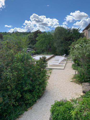 Sauveterre Villa | MAISON AVEC PISCINE - PROCHE AVIGNON - WiFI GRATUIT