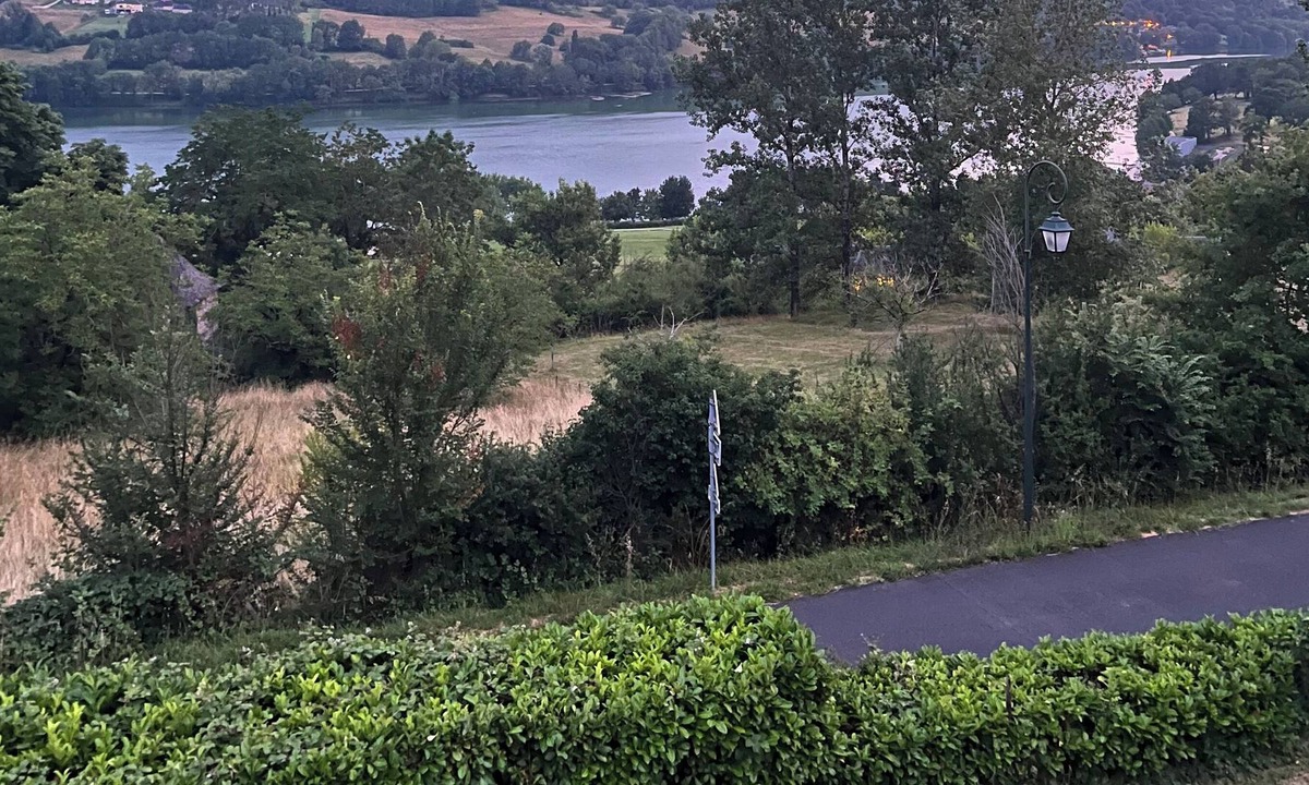 Lissac-sur-Couze House | Maison Avec vue sur le lac du Causse