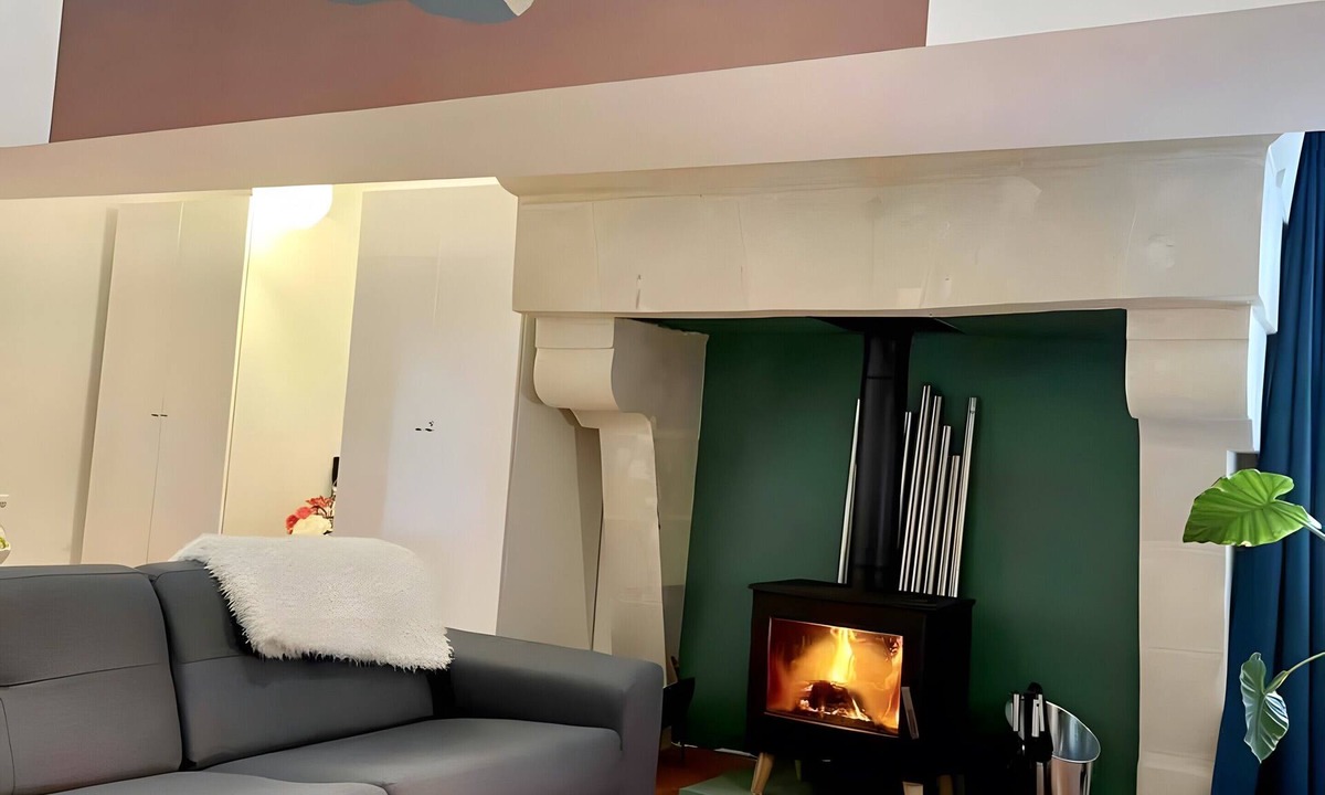 Vaudelnay House | Maison Bellecour: Shared Terrace, Garden & Wi-Fi in Vaudelnay
