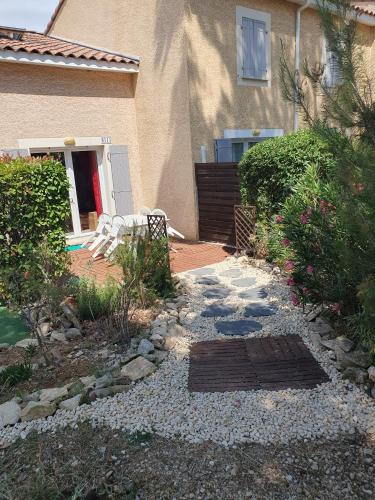 Aubais House | Maison blanche