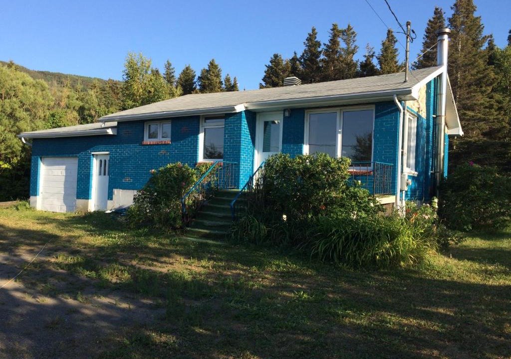 Sainte-Anne-des-Monts House | Maison Bleue