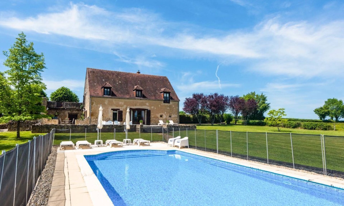 Moulins Engilbert Villa | Maison Bourguignonne