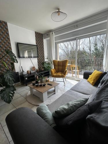 Saint-Michel-sur-Savasse Apartment | Maison cosy - Entre les deux collines