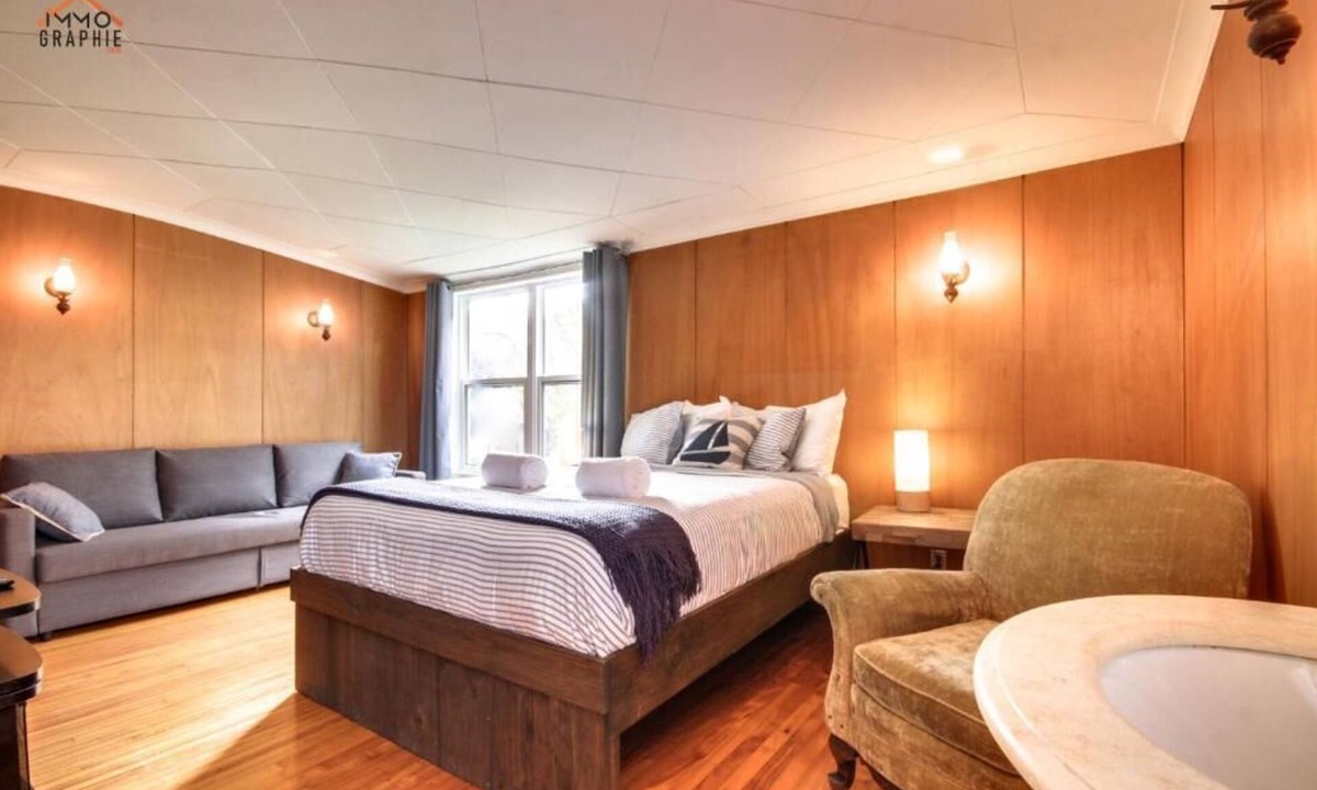 Saint-Jean-des-Piles Bed & Breakfast | Maison Cadorette