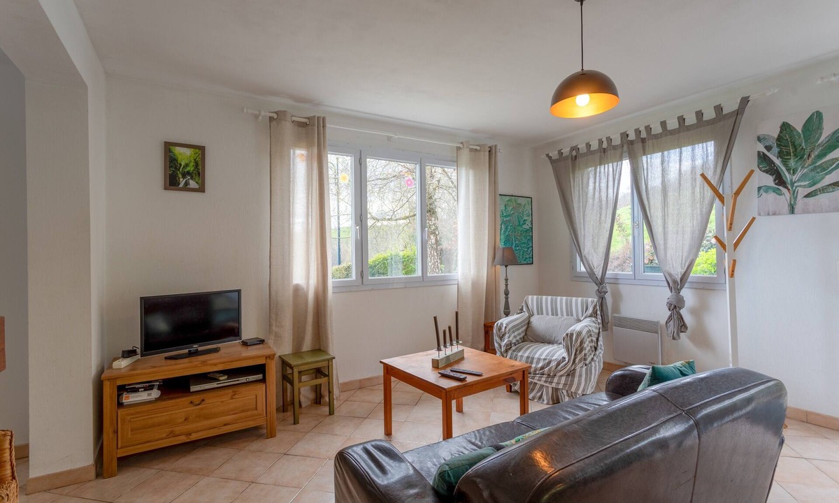 Lagarde House | Maison Camille - Cozy Cottage 10 min from Lourdes, Terrace, Fireplace, Private Parking