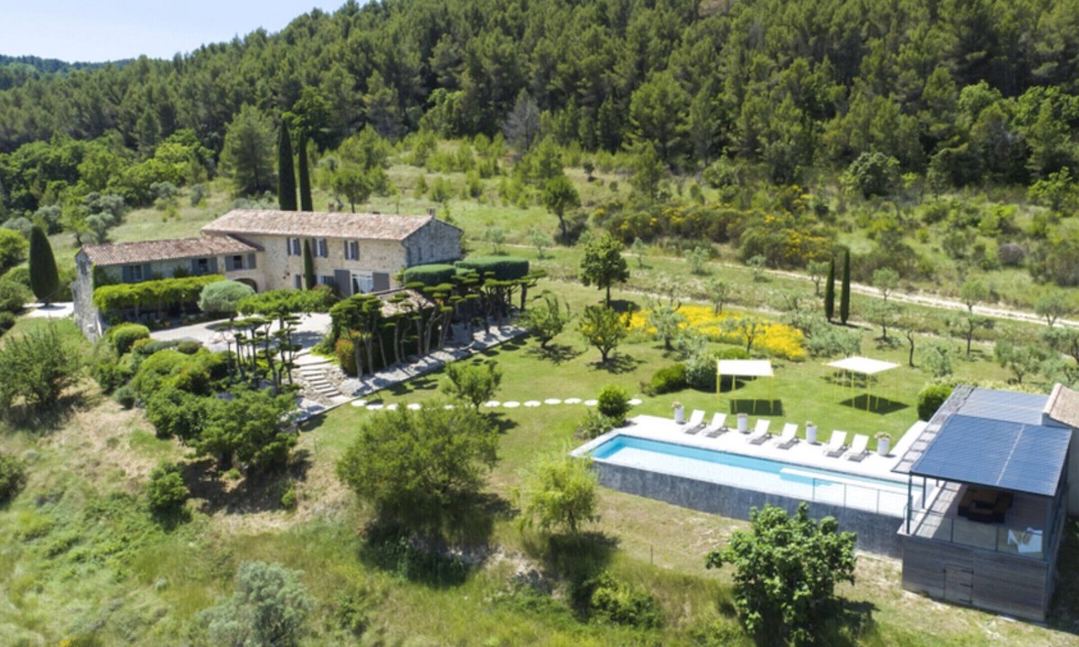 Pernes-les-Fontaines Villa | MAISON CECILE - LUXURY VILLA + POOL + CONCIERGE SERVICE