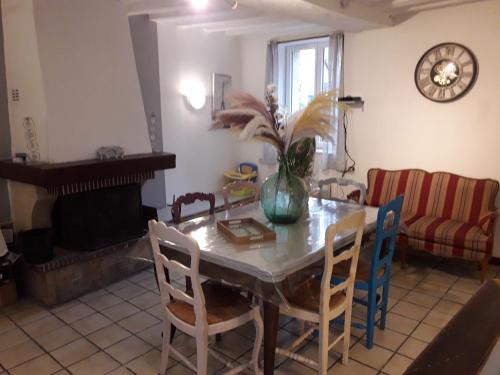 Tourouvre-au-Perche House | Maison chaleureuse avec cheminée des coudrais