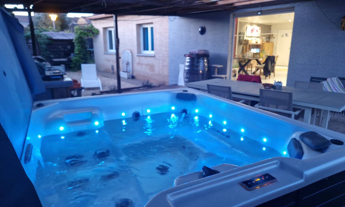 Cournonsec House | Maison Chaleureuse Dans le Sud