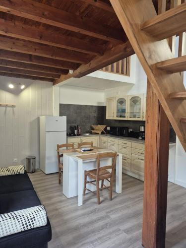 Pouzauges House | Maison chaleureuse et calme avec parking à Pouzauges