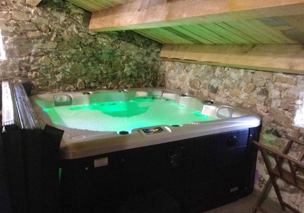 Lanarce House | Maison charmante à Lanarce avec vue sur la montagne, jacuzzi.