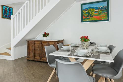Saint-Cloud House | Maison charmante avec jardin et parking offert Paris St Cloud