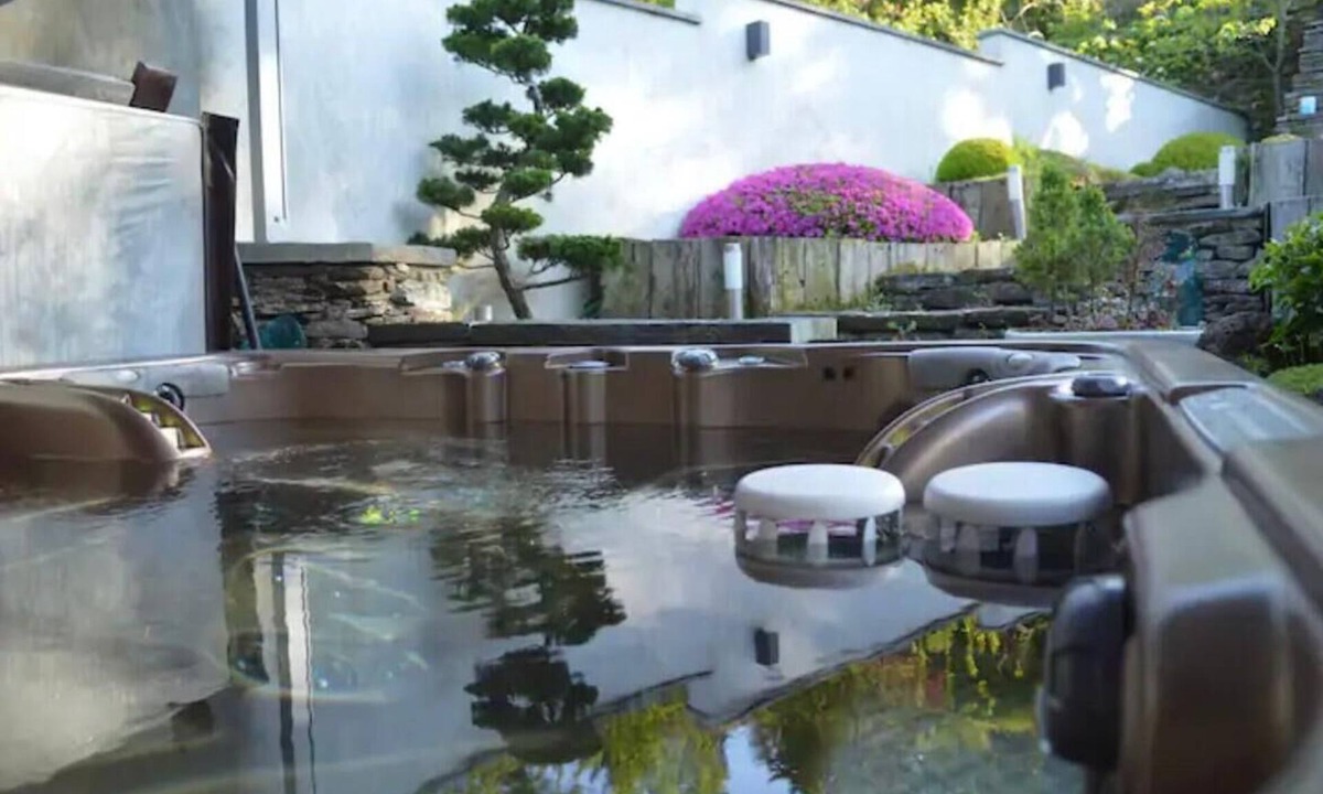 Saint-James House | Maison Contemporaine Well-being Jacuzzi Hammam and Immersive Art in a Zen setting