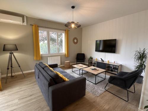 Brout-Vernet House | Maison contemporaine avec jardin au calme, proche centre village - FR-1-489-417