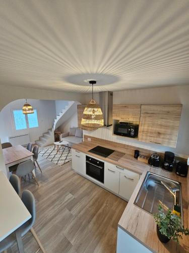Favieres House | Maison cosy avec jardin, Disney