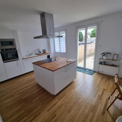 Chalons-en-Champagne House | Maison cosy avec Balnéo & jardin