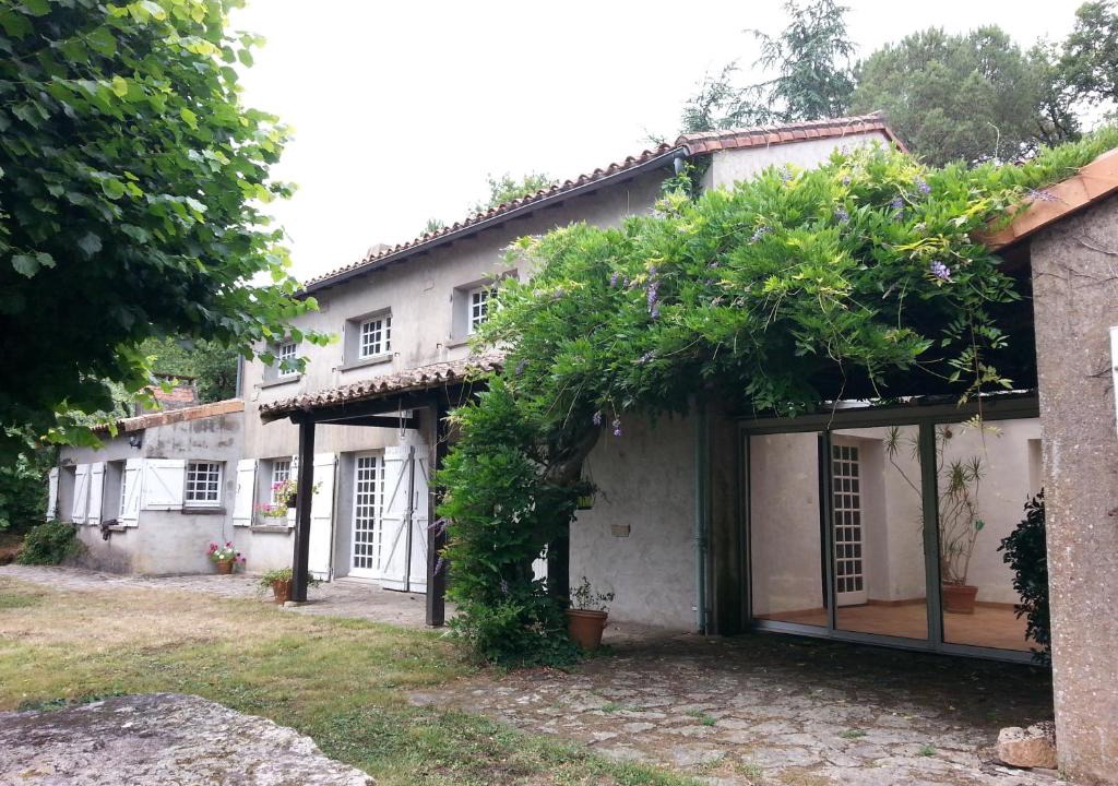Mortagne-sur-Sevre Bed & Breakfast | Maison d'hôtes Les Beaux Chenes