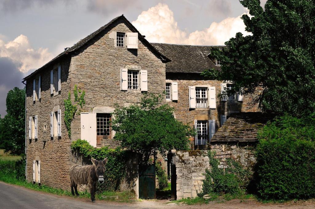 Severac-le-Chateau Bed & Breakfast | Maison d'Hôtes La Singulière