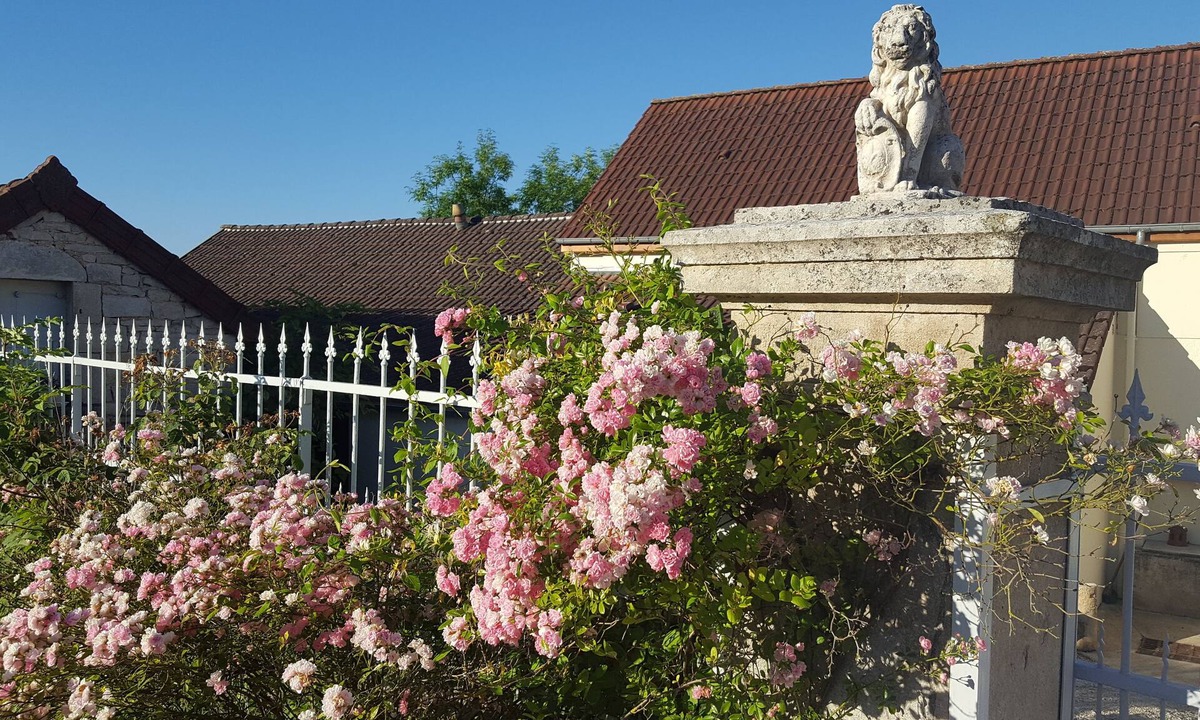 Montbardois House | Maison D'Hote Le Relais